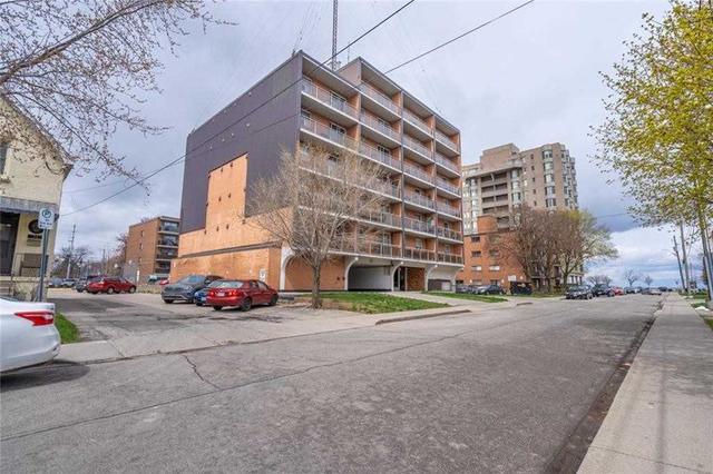 207 - 30 Summit Ave, Condo with 1 bedrooms, 1 bathrooms and 1 parking in Hamilton ON | Image 12