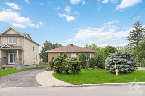 128 Glynn Avenue, House detached with 2 bedrooms, 1 bathrooms and 3 parking in Ottawa ON | Card Image