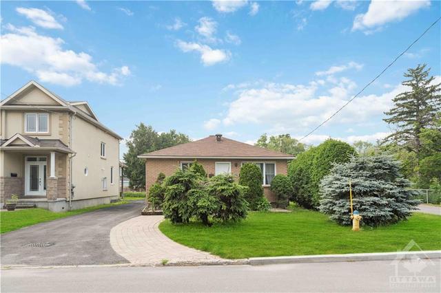 128 Glynn Avenue, House detached with 2 bedrooms, 1 bathrooms and 3 parking in Ottawa ON | Image 1