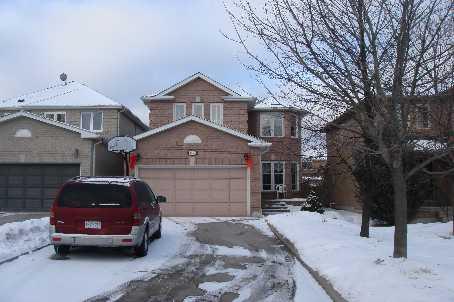 404 Flanagan Crt, House detached with 4 bedrooms, 3 bathrooms and 4 parking in Newmarket ON | Image 2