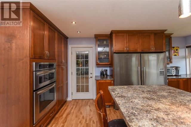 3828 Laurel Dr, House detached with 4 bedrooms, 2 bathrooms and 6 parking in Comox Valley A BC | Image 16