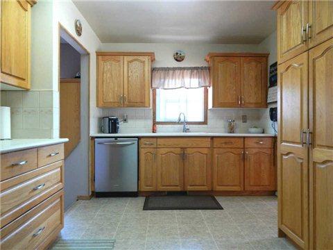 128 Conestoga St, House detached with 3 bedrooms, 2 bathrooms and 5 parking in Thunder Bay ON | Image 2