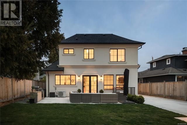 2841 Dewdney Ave, House detached with 5 bedrooms, 4 bathrooms and 4 parking in Oak Bay BC | Image 2