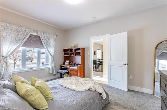 534 Scenic Crt, House detached with 2 bedrooms, 2 bathrooms and 4 parking in Warwick ON | Image 5