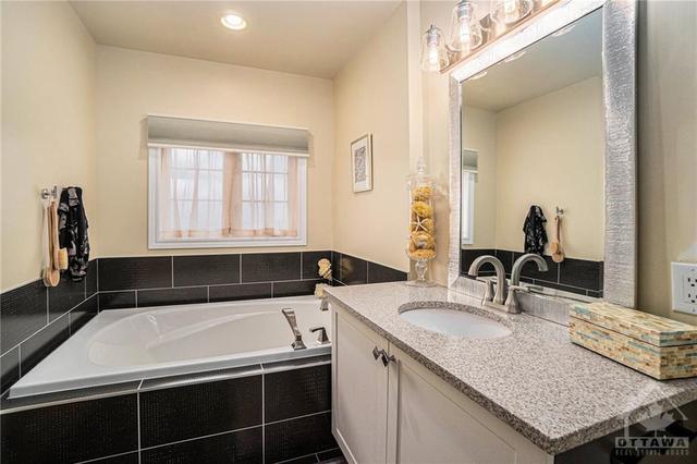 6084 North Bluff Drive, Townhouse with 2 bedrooms, 3 bathrooms and 3 parking in Ottawa ON | Image 20