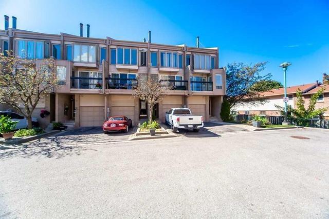 18 Cumberland Lane, Townhouse with 3 bedrooms, 2 bathrooms and 1 parking in Ajax ON | Image 1