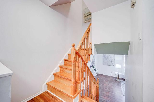 8 Rusty Crest Way, Townhouse with 3 bedrooms, 2 bathrooms and 2 parking in Toronto ON | Image 31