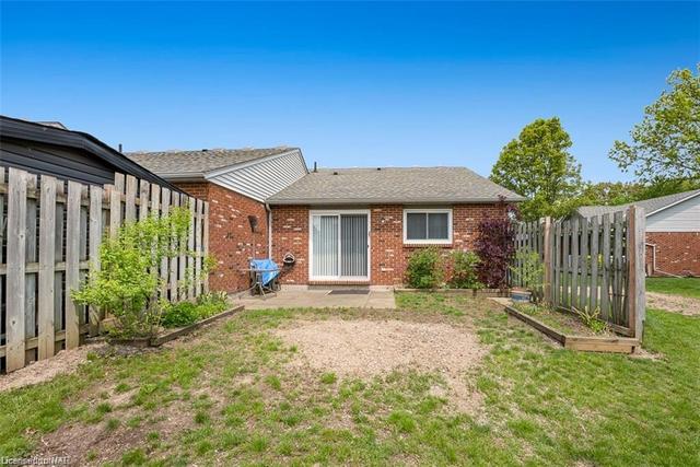 11 - 226 Vansickle Road, House attached with 2 bedrooms, 1 bathrooms and null parking in St. Catharines ON | Image 16
