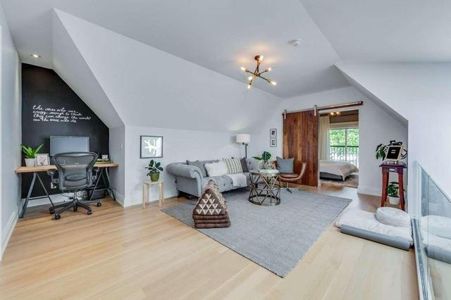 221 Willow Ave, House detached with 4 bedrooms, 5 bathrooms and 1 parking in Toronto ON | Image 8