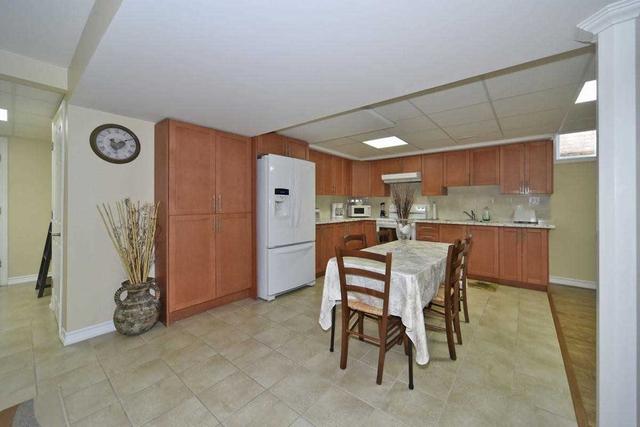 198 Golden Gate Circ, House detached with 4 bedrooms, 4 bathrooms and 4 parking in Vaughan ON | Image 2