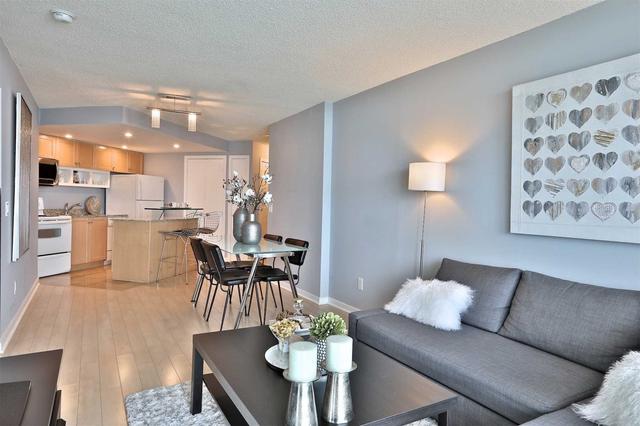 1710 - 208 Queens Quay W, Condo with 1 bedrooms, 2 bathrooms and 1 parking in Toronto ON | Image 8