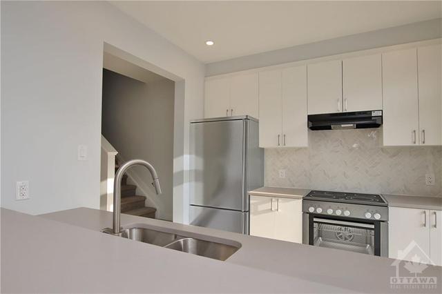 738 Chromite Private, Townhouse with 2 bedrooms, 2 bathrooms and 2 parking in Ottawa ON | Image 9
