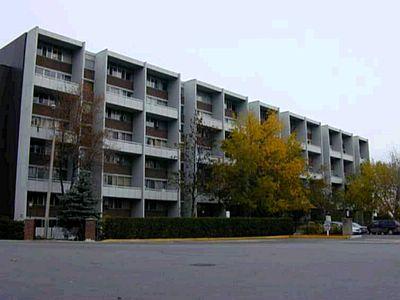 506 - 2121 Roche Crt, Condo with 3 bedrooms, 2 bathrooms and 1 parking in Mississauga ON | Image 1