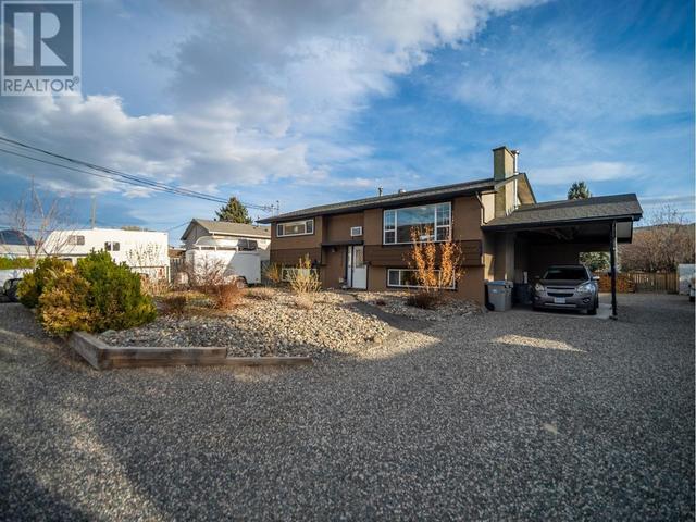 2631 Ayr Place, House detached with 4 bedrooms, 2 bathrooms and null parking in Kamloops BC | Image 1