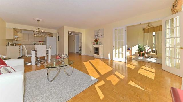 307 - 310 Mill St S, Condo with 2 bedrooms, 2 bathrooms and 2 parking in Brampton ON | Image 2
