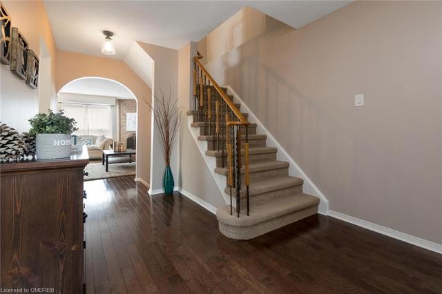 52 Kincaid Court, House detached with 3 bedrooms, 1 bathrooms and 3 parking in Brampton ON | Image 3