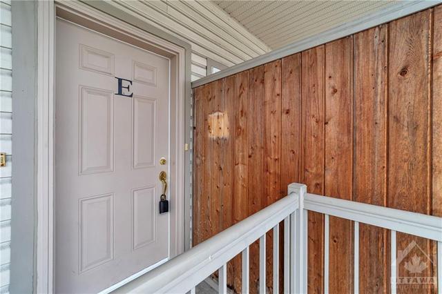 e - 170 Waterbridge Drive, Condo with 2 bedrooms, 1 bathrooms and 1 parking in Ottawa ON | Image 2