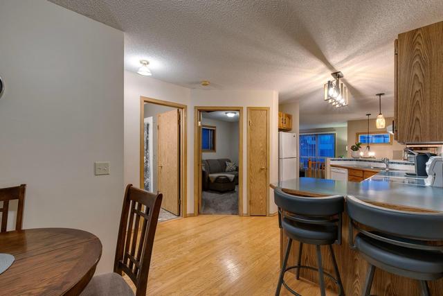 169 Country Hills Place Nw, House detached with 3 bedrooms, 2 bathrooms and 3 parking in Calgary AB | Image 9