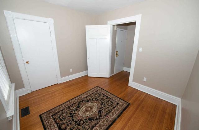 02 - 56 John St, House detached with 2 bedrooms, 1 bathrooms and 1 parking in Brampton ON | Image 2