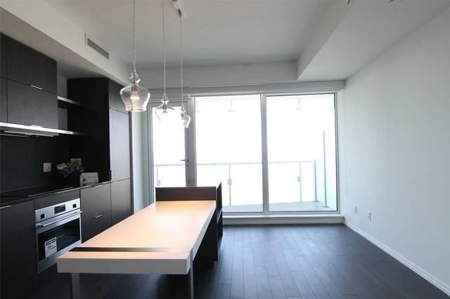 4111 - 197 Yonge St, Condo with 1 bedrooms, 1 bathrooms and 0 parking in Toronto ON | Image 2