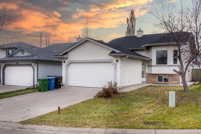 244 Coverdale Court Ne, House detached with 6 bedrooms, 3 bathrooms and 4 parking in Calgary AB | Image 3