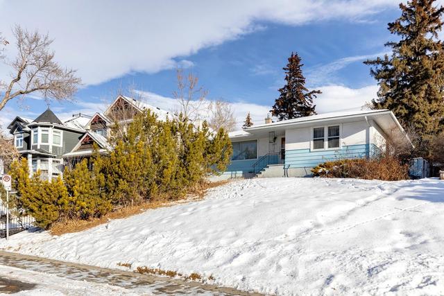 3712 8 Avenue Nw, House detached with 2 bedrooms, 1 bathrooms and 3 parking in Calgary AB | Image 2
