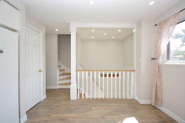 71 Carleton Pl, Townhouse with 3 bedrooms, 2 bathrooms and 2 parking in Brampton ON | Image 9