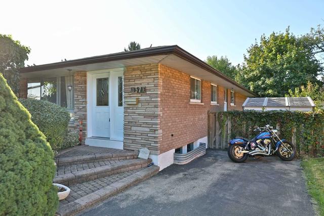 1371 Langdale Cres, House semidetached with 3 bedrooms, 2 bathrooms and 3 parking in Oakville ON | Image 12