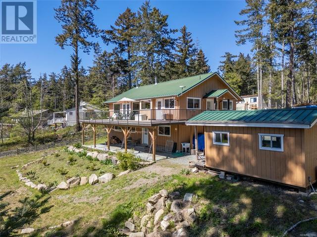 3731 Privateers Rd, House detached with 4 bedrooms, 2 bathrooms and 5 parking in Southern Gulf Islands BC | Image 3