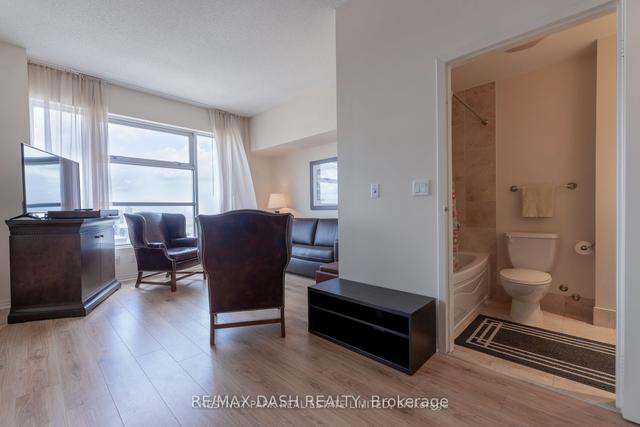 2904 - 1 King St W, Condo with 1 bedrooms, 1 bathrooms and 0 parking in Toronto ON | Image 2