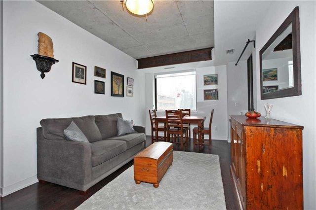 506 - 400 Wellington St W, Condo with 2 bedrooms, 2 bathrooms and 1 parking in Toronto ON | Image 2