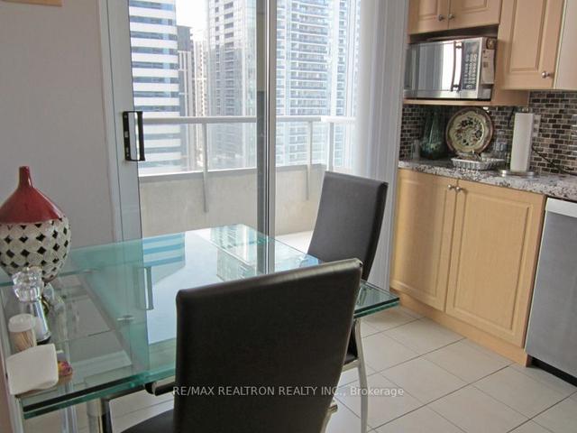 1802 - 18 Spring Garden Ave, Condo with 2 bedrooms, 2 bathrooms and 1 parking in Toronto ON | Image 5