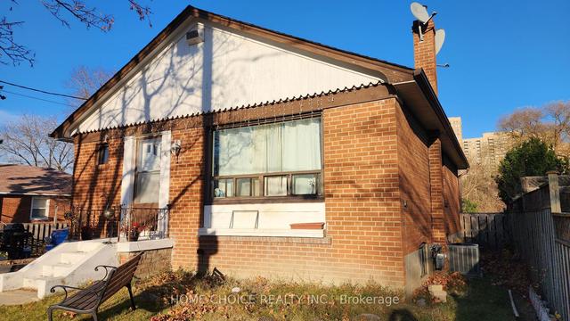 44 Loney Ave, House detached with 3 bedrooms, 2 bathrooms and 5 parking in Toronto ON | Image 2