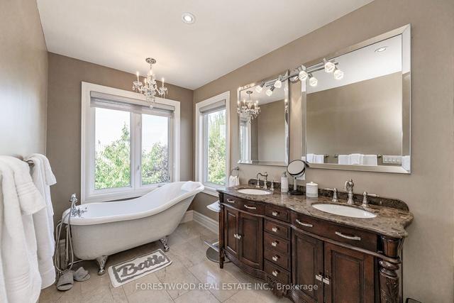 138 Winston Park Blvd, House detached with 4 bedrooms, 4 bathrooms and 6 parking in Toronto ON | Image 14