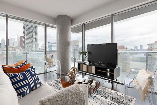 1002 - 70 Distillery Lane, Condo with 2 bedrooms, 2 bathrooms and 1 parking in Toronto ON | Image 1