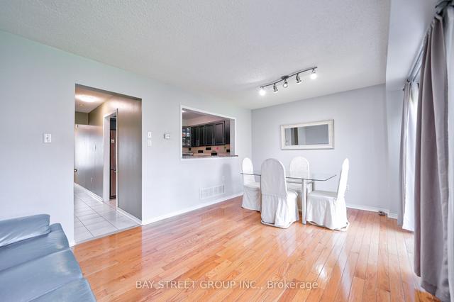 73 Mindy Cres, House attached with 3 bedrooms, 2 bathrooms and 5 parking in Markham ON | Image 5