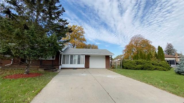 3097 Downing St, House detached with 3 bedrooms, 2 bathrooms and 5 parking in Windsor ON | Image 1
