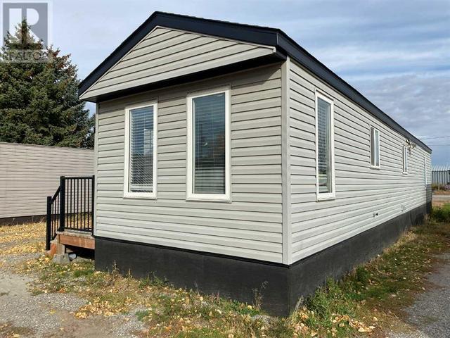 5, - 1048 Elk Avenue, Home with 2 bedrooms, 1 bathrooms and 2 parking in Pincher Creek AB | Image 5