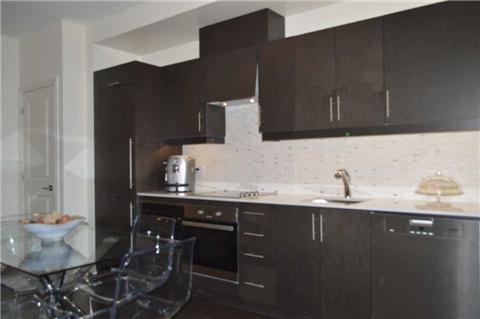 404 - 23 Glebe Rd, Condo with 2 bedrooms, 2 bathrooms and 1 parking in Toronto ON | Image 8