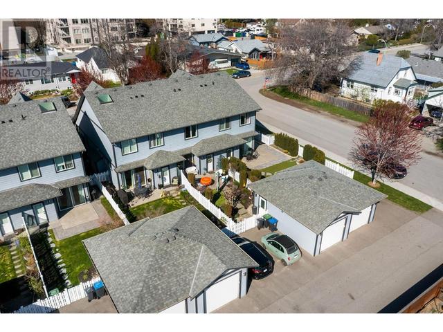 987 Laurier Avenue, House attached with 2 bedrooms, 3 bathrooms and 1 parking in Kelowna BC | Image 52