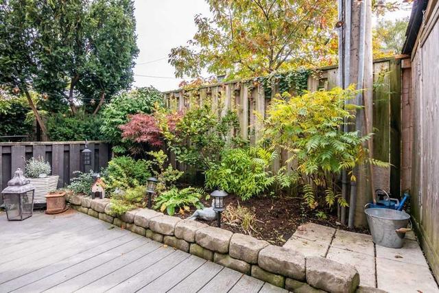 2 - 10 Buller Ave, Townhouse with 3 bedrooms, 2 bathrooms and 1 parking in Toronto ON | Image 24