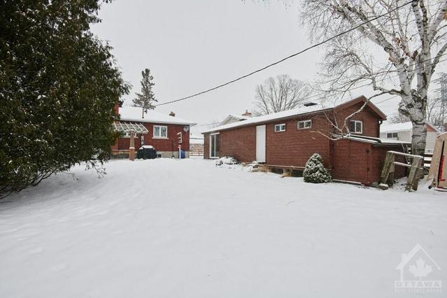 32 Epworth Avenue, House detached with 3 bedrooms, 2 bathrooms and 4 parking in Ottawa ON | Image 27