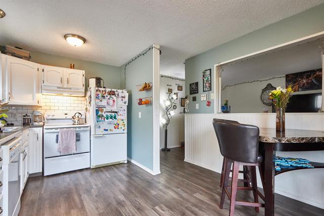 95 Clelland Crescent Se, Home with 3 bedrooms, 2 bathrooms and 3 parking in Medicine Hat AB | Image 2