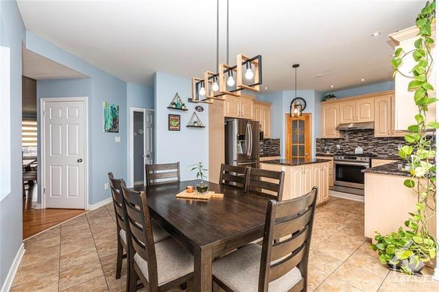 418 Fairlakes Way, House detached with 5 bedrooms, 5 bathrooms and 6 parking in Ottawa ON | Image 12