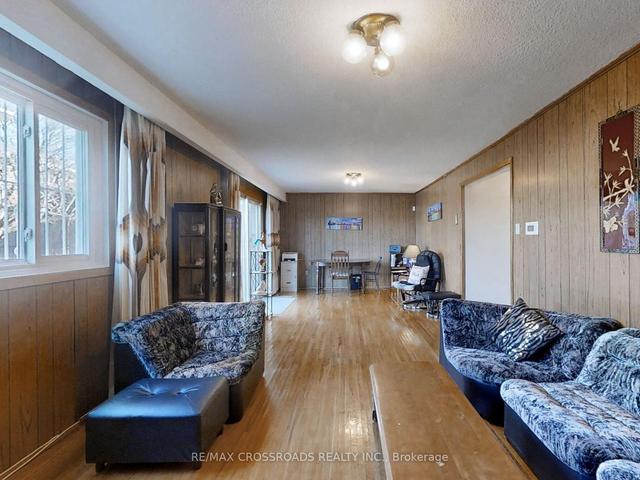 45 Pineway Blvd, House detached with 4 bedrooms, 3 bathrooms and 4 parking in Toronto ON | Image 19
