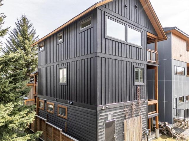 661 7th Avenue, House detached with 2 bedrooms, 3 bathrooms and 3 parking in Fernie BC | Image 35