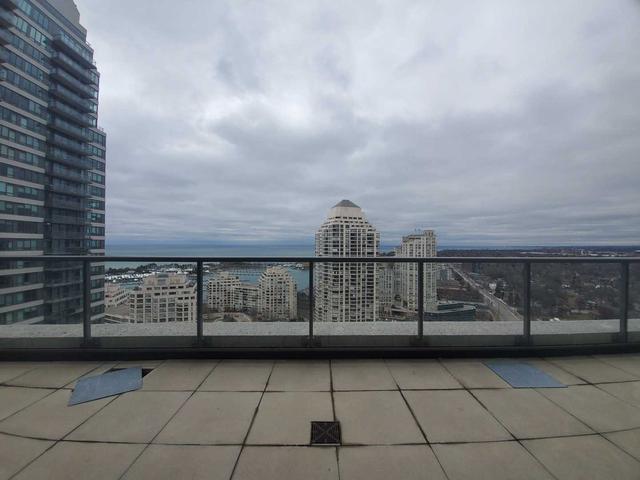 2401 - 15 Legion Rd, Condo with 2 bedrooms, 2 bathrooms and 1 parking in Toronto ON | Image 9