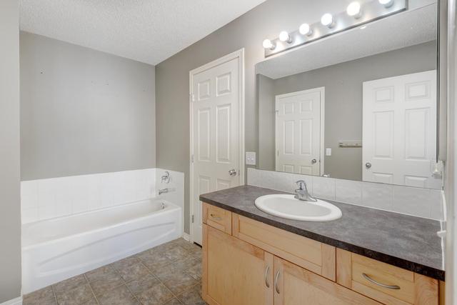 186 Royal Oak Gardens Nw, Home with 3 bedrooms, 1 bathrooms and 2 parking in Calgary AB | Image 15