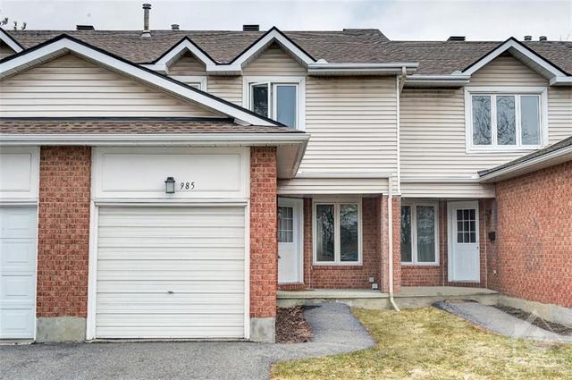 985 Karsh Drive, Townhouse with 3 bedrooms, 3 bathrooms and 3 parking in Ottawa ON | Image 1