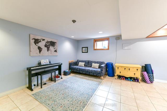 538 Queens Dr, House detached with 3 bedrooms, 2 bathrooms and 4 parking in Toronto ON | Image 21